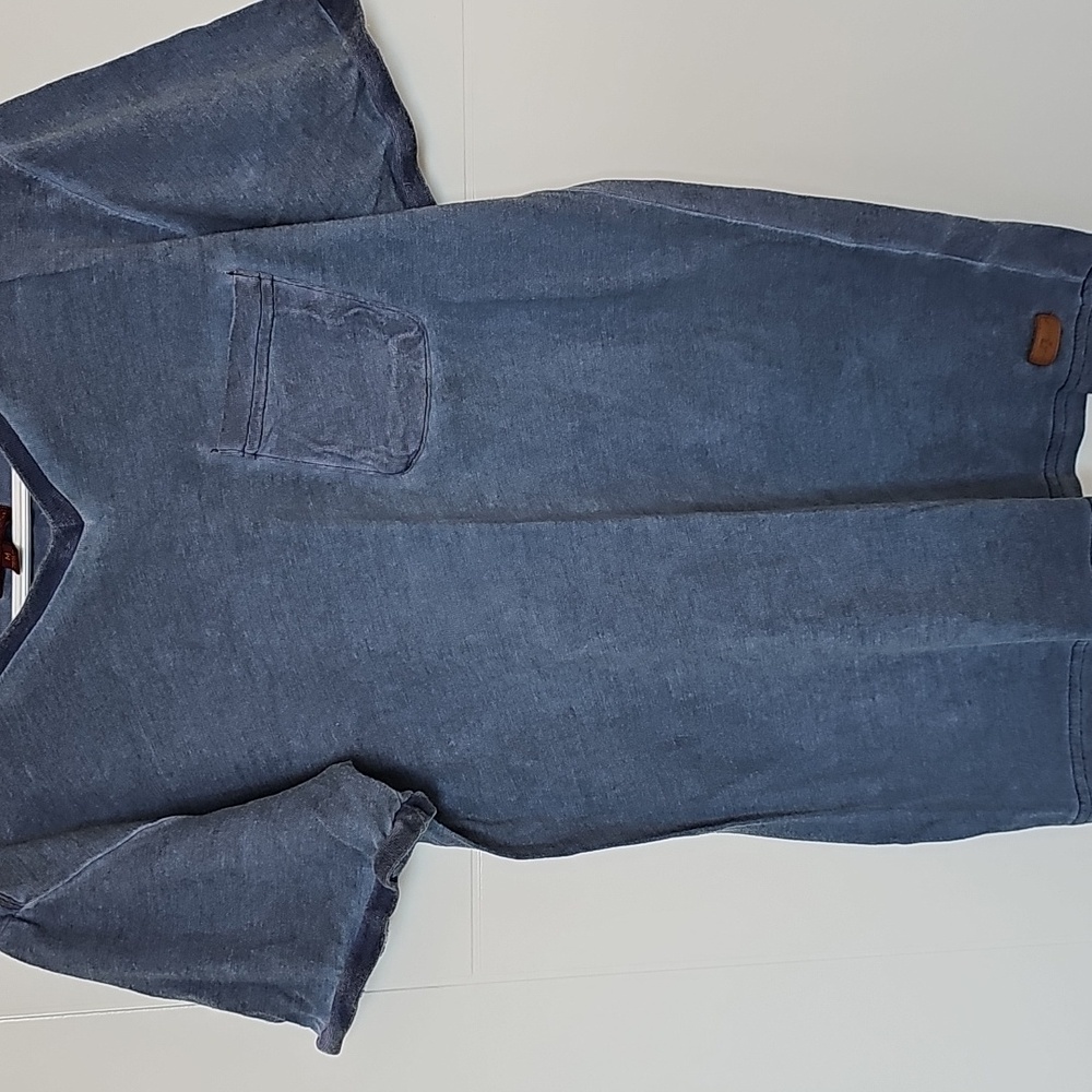 7 For All Mankind Distressed Blue V-Neck Shirt Sz M